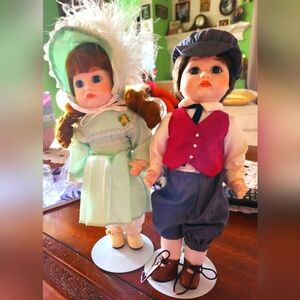 VINTAGE VICTORIAN MEMORIES PORCELAIN COLLECTABLE DOLLS